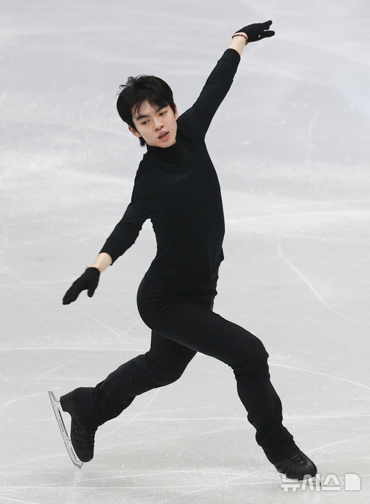 [밀라노=뉴시스] 김근수 기자 = 피겨스케이팅 차준환이 5일(현지 시간) 이탈리아 밀라노 아이스 피겨스케이팅 아레나에서 훈련을 하고 있다. 2026.02.05. ks@newsis.com