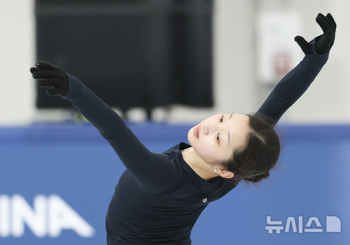 [밀라노=뉴시스] 김근수 기자 = 피겨스케이팅 신지아가 5일(현지 시간) 이탈리아 밀라노 아이스 피겨스케이팅 아레나 연습경기장에서 훈련을 하고 있다. 2026.02.05. ks@newsis.com