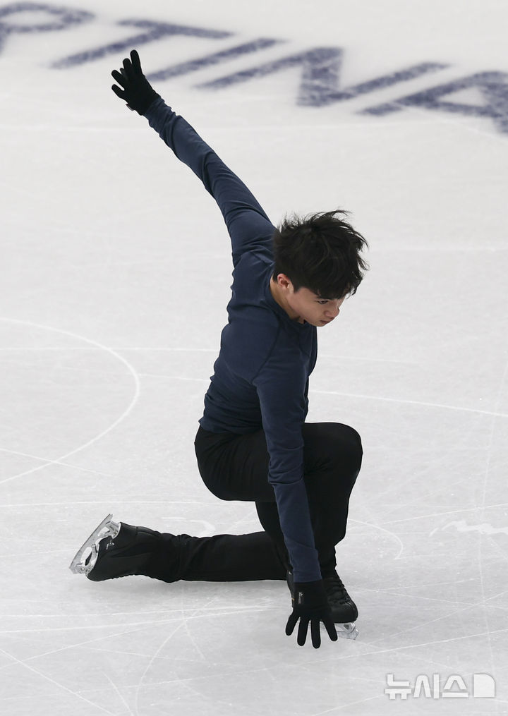 [밀라노=뉴시스] 김근수 기자 = 피겨스케이팅 김현겸이 5일(현지 시간) 이탈리아 밀라노 아이스 피겨스케이팅 아레나에서 훈련을 하고 있다. 2026.02.05. ks@newsis.com