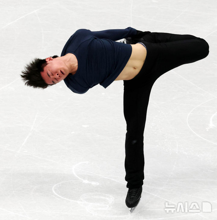 [밀라노=뉴시스] 박주성 기자 = 피겨스케이팅 김현겸이 5일(현지 시간) 이탈리아 밀라노 아이스 피겨스케이팅 아레나에서 훈련을 하고 있다. 2026.02.05. park7691@newsis.com