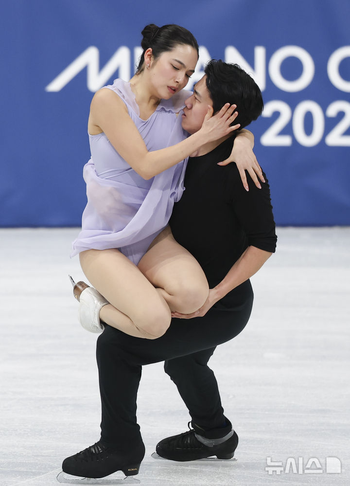 [밀라노=뉴시스] 김근수 기자 = 피겨스케이팅 아이스댄스 권예, 임해나가 5일(현지 시간) 이탈리아 밀라노 아이스 피겨스케이팅 아레나 연습경기장에서 훈련을 하고 있다. 2026.02.05. ks@newsis.com