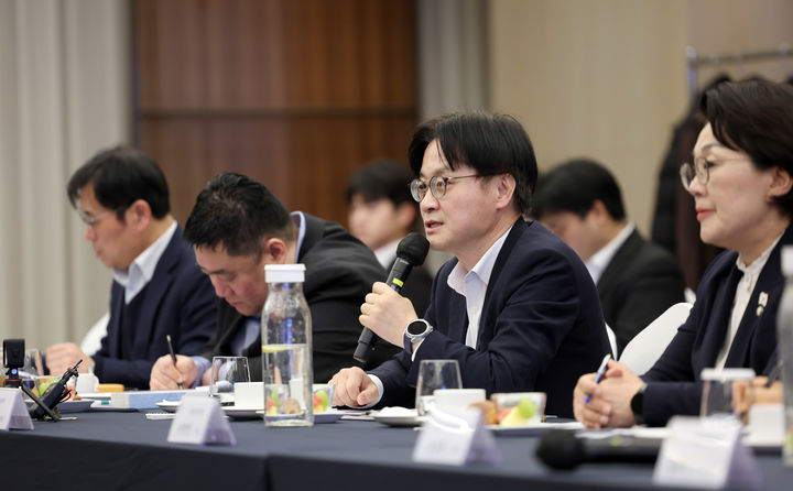 [서울=뉴시스] = 김정관 산업통상부 장관이 5일 오후 대구광역시 동구 메리어트호텔에서 열린 대구 지역 M.AX 간담회에서 발언하고 있다. (사진=산업통상부 제공) 2026.02.05. photo@newsis.com *재판매 및 DB 금지