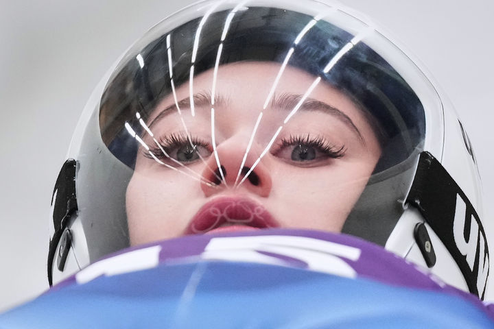 [코르티나담페초=AP/뉴시스] 다리아 올레식이 5일(현지 시간) 이탈리아 코르티나담페초에서 루지 훈련을 하고 있다. 2026.02.06.