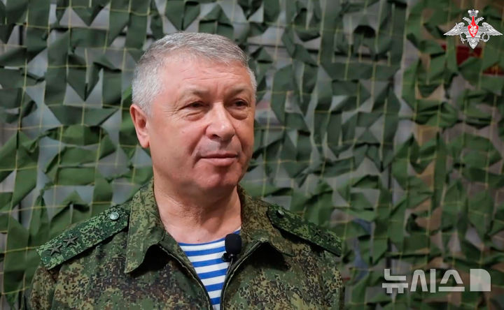 [AP/뉴시스] 러시아 국방부 제공 사진으로 2023년 6월 블라디미르 알렉세이에프 중장이 군인들에게 연설하는 모습 