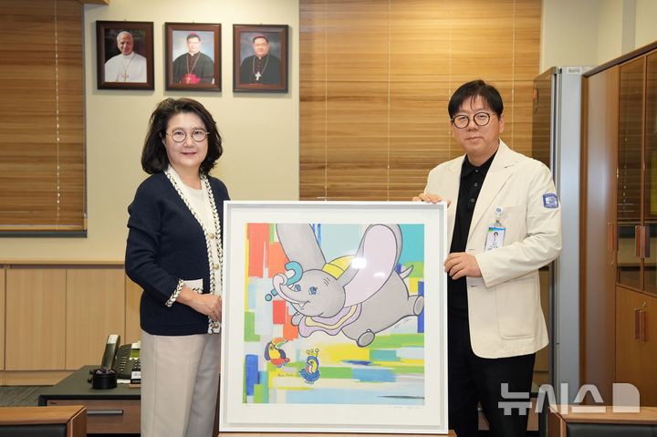 "환아에 위로되길"…박선미 작가, 서울성모에 작품 기증