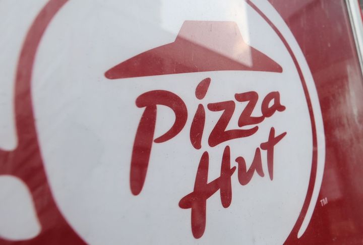 "도미노피자 때문인가"…피자헛, 매각설 속 대대적 구조조정