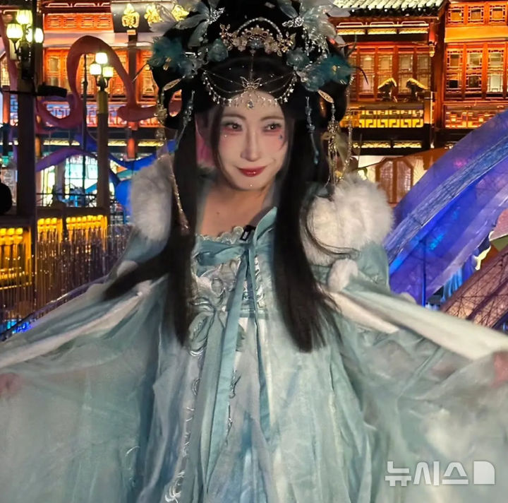 [서울=뉴시스] 방송인 박명수가 파격적인 여장을 선보였다. (사진 = 박명수 인스타그램 캡처) 2026.02.06. photo@newsis.com *재판매 및 DB 금지