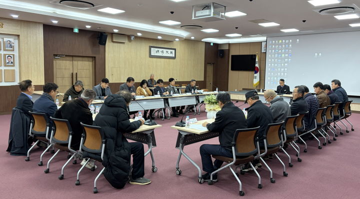 [공주=뉴시스] 공주시 송전선로 건설대응 시민 추진단 회의 모습.(사진= 공주시).2026.02.06.photo@newsis.com. *재판매 및 DB 금지