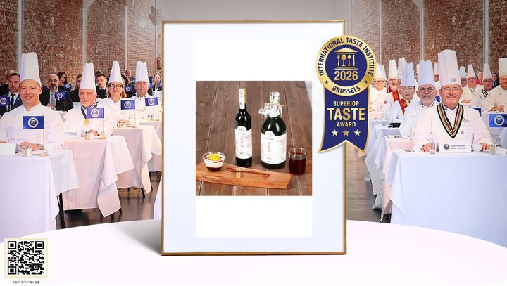 [진주=뉴시스] 경남 진주시 농특산물 쇼핑몰 입점 업체인 '제이와이스토리'의 제품인 '복분자 발사믹 비니거'가 최고 등급인 '별 3개(Superior Taste Award)'를 획득했다. (사진=진주시 제공) 2026.02.06. photo@newsis.com *재판매 및 DB 금지