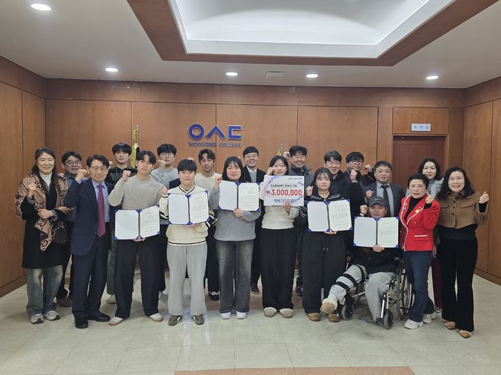 [대전=뉴시스] 빅토리장학회 우송정보대 장학금 기탁식 기념촬영. (사진=우송정보대 제공) 2026.02.06. photo@newsis.com *재판매 및 DB 금지