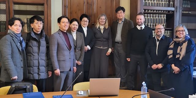 [서울=뉴시스] 상명대 총장단과 피렌체 대학 관계자들이 교류협정 회의 후 기념 촬영을 하고 있다. (사진=상명대 제공) 2026.02.06. photo@newsis.com *재판매 및 DB 금지