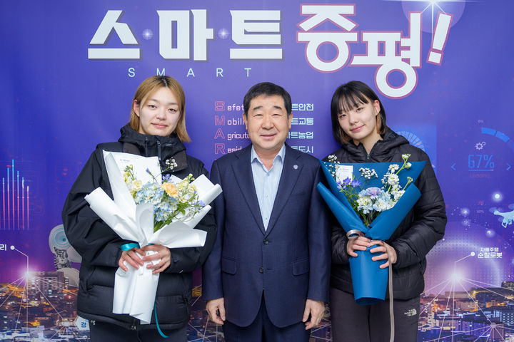 [증평소식]장애인동계체전 은메달 서은지·은주 자매 격려 등