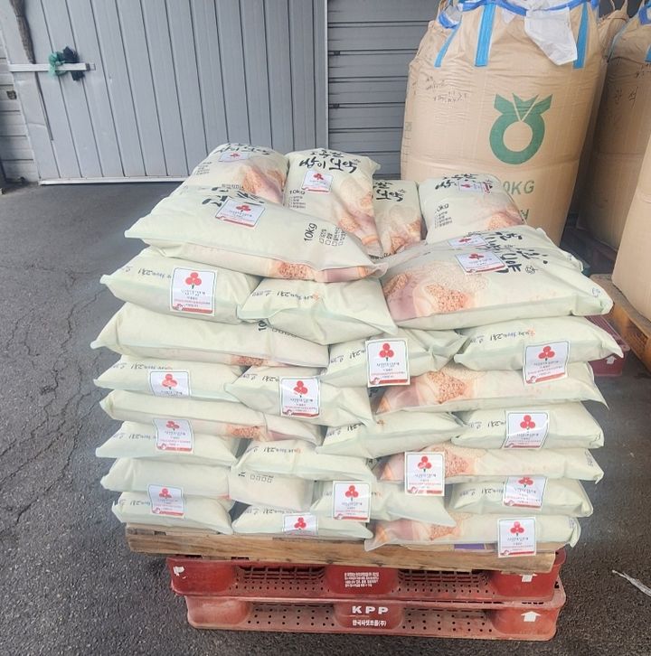 [고흥=뉴시스] 익명의 기부자가 "좋은곳에 써달라"며 고흥군에 맡긴 쌀. (사진=고흥군 제공) 2026.02.06. photo@newsis.com *재판매 및 DB 금지