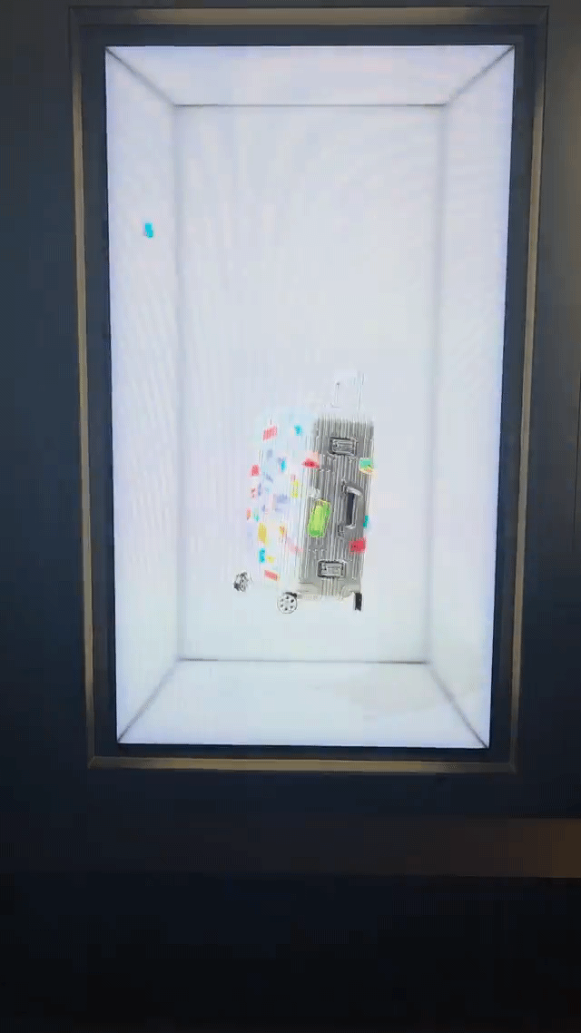 [서울=뉴시스]7일 업계에 따르면 삼성전자가 최근 유럽 최대 디스플레이 전시회 ISE 2026에서 선보인 85형 상업용 디스플레이 '스페이셜 사이니지'가 주목을 받고 있다. 52㎜의 슬림한 두께로도 마치 화면 안쪽에 또 하나의 공간이 있는 듯한 입체감을 제공한다. (사진=삼성전자 제공) photo@newsis.com *재판매 및 DB 금지