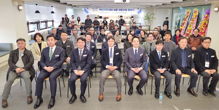 [대전=뉴시스] 대전·세종지역 백년가게 협동조합 출범식이 5일 오후 대전 중구 중앙로 '대전라이콘타운'에서 열리고 있다. (사진=대전·세종중소벤처기업청 제공) 2026.02.06. photo@newsis.com *재판매 및 DB 금지