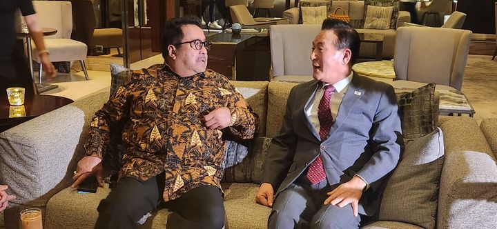 [자카르타=뉴시스]곽상훈 기자=백성현 논산시장과 라노 카르노 자카르타 부주지사가 6일 담소를 나누고 있다. *재판매 및 DB 금지