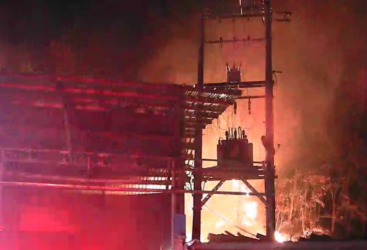 문경 공장 화재, 야산으로 번졌다…2시간만에 진화(종합)