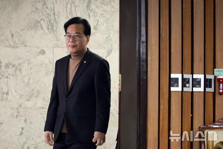[서울=뉴시스] 고승민 기자 = 송언석 국민의힘 원내대표가 6일 서울 여의도 국회에서 열린 원내대책회의에 참석하고 있다. 2026.02.06. kkssmm99@newsis.com