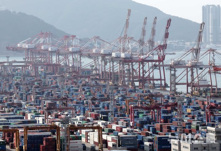 4분기 수출 8.4%↑…반도체 호황에 집중도 역대 최고