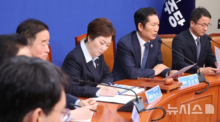 [서울=뉴시스] 김금보 기자 = 정청래 더불어민주당 대표가 6일 오전 서울 여의도 국회에서 열린 최고위원회의에서 발언을 하고 있다. 2026.02.06. kgb@newsis.com