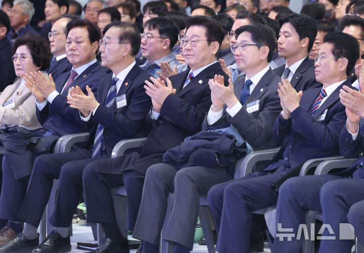 이 대통령, 남부내륙철도 착공식 참석…"지역 성장동력 만드는 국토 대전환"