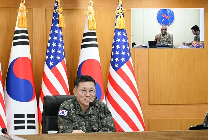 [서울=뉴시스] 김규하 육군참모총장이 6일 충남 계룡대에서 로널드 P. 클라크 미국 태평양육군사령관과 화상회의를 하고 있다. (사진=육군 제공) 2026.02.06. photo@newsis.com *재판매 및 DB 금지