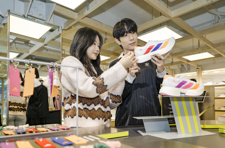[팝업 풍향계] 아디다스·한섬·무신사...유통가, 체험형 팝업 경쟁 - 뉴스 썸네일 이미지