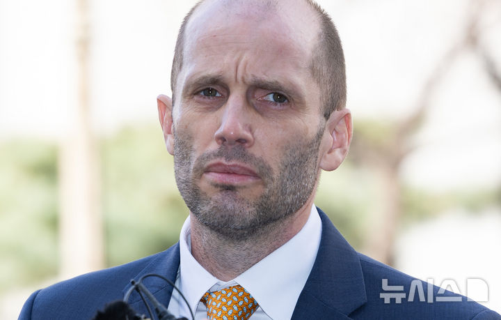 '국회 위증 혐의' 쿠팡 로저스, 66억원 성과 보상 받는다