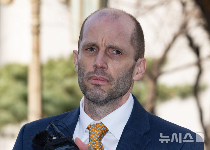 로저스 쿠팡 대표, 66억 규모 성과조건부 주식 보상…전년比 43%↓