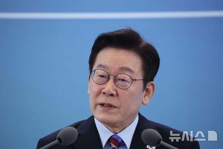 [창원=뉴시스] 최동준 기자 = 이재명 대통령이 6일 창원컨벤션센터에서 열린 '경남의 마음을 듣다' 타운홀 미팅에서 발언하고 있다. (청와대통신사진기자단) 2026.02.06. photocdj@newsis.com