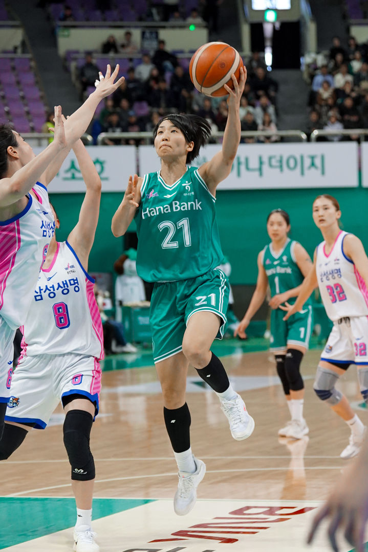 [서울=뉴시스] 여자프로농구 부천 하나은행의 이이지마 사키. (사진=WKBL 제공) 2026.02.07. photo@newsis.com *재판매 및 DB 금지