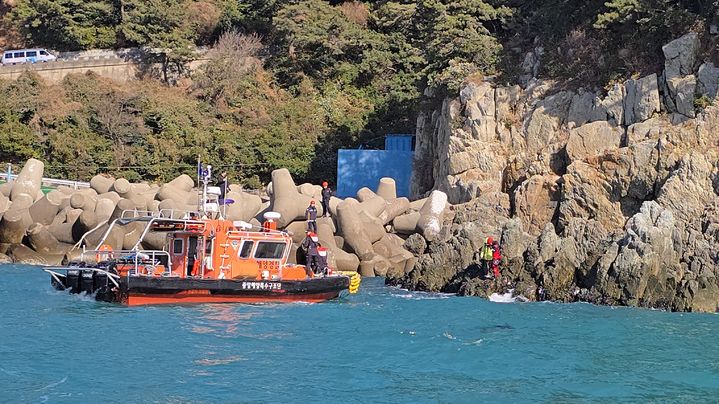 부산 갯바위서 낚시하다 고립된 70대 구조…스스로 귀가