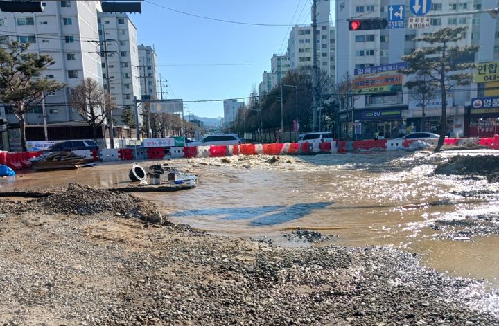 [충주=뉴시스] 충주 임광사거리 상수도관 파손사고 현장. (사진=뉴시스 DB). photo@newsis.com *재판매 및 DB 금지