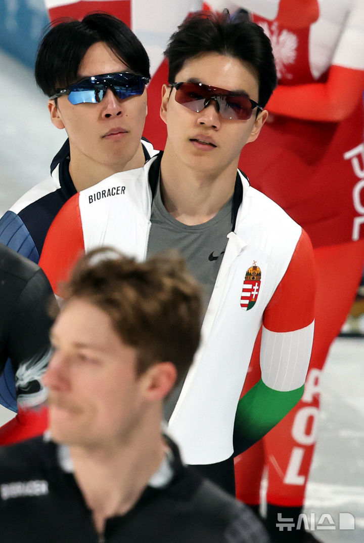 [밀라노=뉴시스] 박주성 기자 = 2026 밀라노-코르티나 담페초 동계올림픽 개막 첫날인 7일(현지 시간) 이탈리아 밀라노 스피드스케이팅 경기장에서 스피드스케이팅 구경민(뒷쪽)과 헝가리로 귀하한 김민석 선수가 훈련을 하고 있다. 2026.02.07. park7691@newsis.com