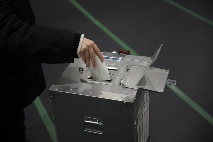 일본의 중의원 (하원) 선거 8일 투표 시작..465석에 1200여명 출마