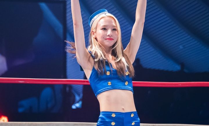 '불량 연애' 베이비, K-1 링 위에…라운드걸 변신 화제