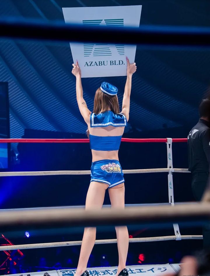 [뉴시스] 일본 K-1 경기에서 라운드걸로 나선 넷플릭스 인기 리얼리티 연애 시리즈 '불량연애'의 스즈키 유리아. (사진=모델프레스) 2026.2.8 *재판매 및 DB 금지