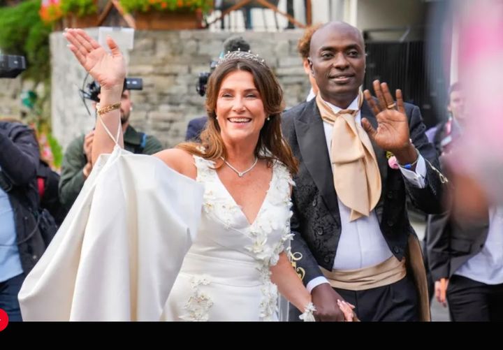 [게이강에르=AP/뉴시스] 유럽 왕족, 소셜 미디어 인플루언서, TV 유명 인사들이 하객으로 참석한 가운데 노르웨이 국왕의 장녀인 마르타 루이즈 공주가 2024년 8월 31일 미국인 듀텍 베레트와 결혼식을 올렸다. *재판매 및 DB 금지