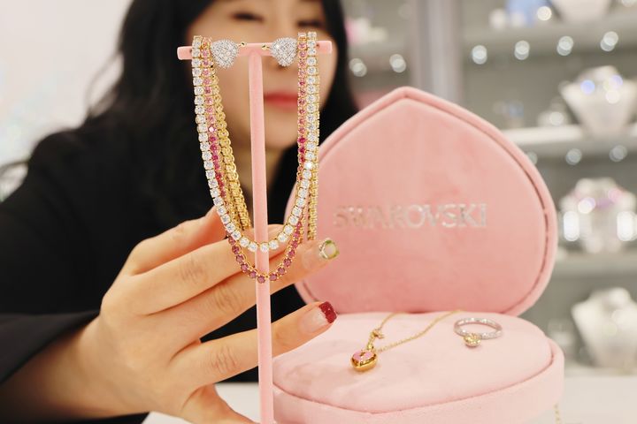 [대구=뉴시스] 롯데백화점 대구점은 지하 1층 주얼리 매장에서 '발렌타인데이 선물 상품 제안전'을 진행한다. (사진 = 롯데백화점 제공) 2026.02.08. photo@newsis.com *재판매 및 DB 금지