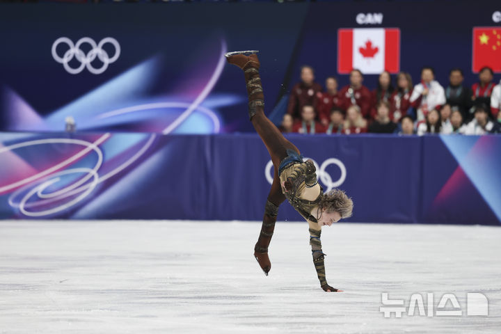 [밀라노=뉴시스] 김근수 기자 = 미국 피겨 남자 싱글 일리야 말리닌이 7일(현지 시간) 이탈리아 밀라노 아이스 스케이팅 아레나 경기장에서 열린 2026 밀라노·코르티나 담페초 동계올림픽 팀 이벤트 단체전 남자 싱글 쇼트 프로그램에서 연기를 선보이고 있다. 2026.02.08. ks@newsis.com