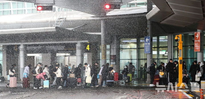 제주공항 5시간 만에 '셧다운' 해제…155편 결항(종합)