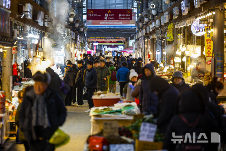 설 차례상 평균 20만2691원, 대형마트보다 전통시장이 저렴 [뉴시스Pic]
