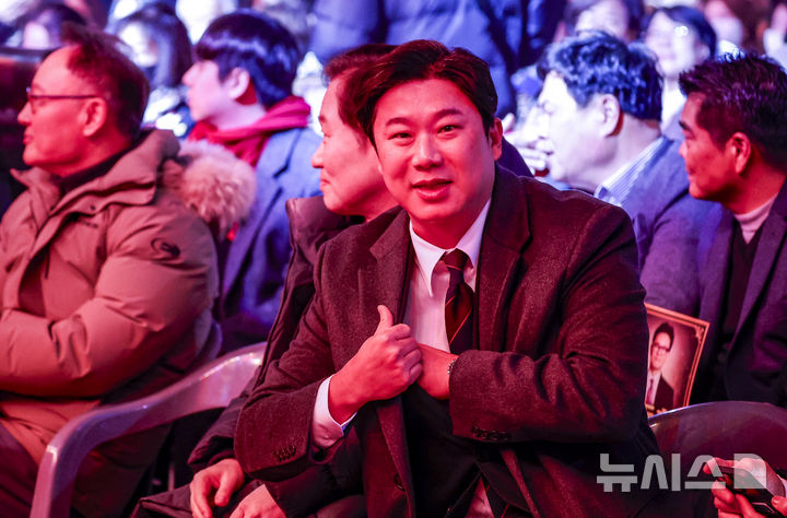 [서울=뉴시스] 정병혁 기자 = 진종오 국민의힘 의원이 8일 서울 송파구 잠실실내체육관에서 열린 토크콘서트 2026에 참석하고 있다. 2026.02.08. jhope@newsis.com