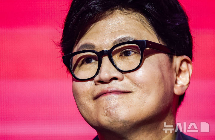 [서울=뉴시스] 정병혁 기자 = 한동훈 전 국민의힘 대표가 8일 서울 송파구 잠실실내체육관에서 열린 토크콘서트 2026에서 발언하고 있다. 2026.02.08. jhope@newsis.com