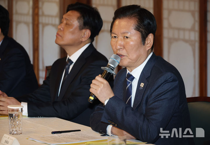 [서울=뉴시스] 최진석 기자 = 정청래 더불어민주당 대표가 8일 오후 서울 종로구 국무총리공관에서 열린 제6차 고위당정협의회에서 발언하고 있다. (공동취재) 2026.02.08. photo@newsis.com