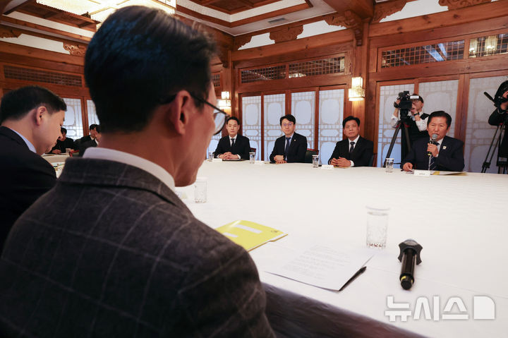 [서울=뉴시스] 최진석 기자 = 정청래 더불어민주당 대표가 8일 오후 서울 종로구 국무총리공관에서 열린 제6차 고위당정협의회에서 발언하고 있다. (공동취재) 2026.02.08. photo@newsis.com