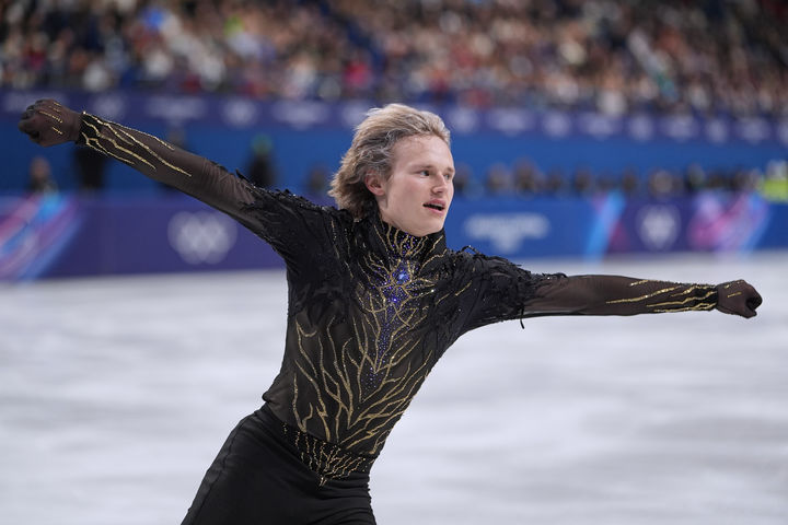 [밀라노=AP/뉴시스] 미국의 일리야 말리닌이 8일(현지 시간) 이탈리아 밀라노 아이스 피겨스케이팅 아레나에서 열린 2026 밀라노·코르티나담페초 동계올림픽 피겨스케이팅 팀 이벤트 남자 싱글 프리스케이팅에서 연기를 펼치고 있다. 2026.02.09.