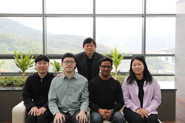  *재판매 및 DB 금지