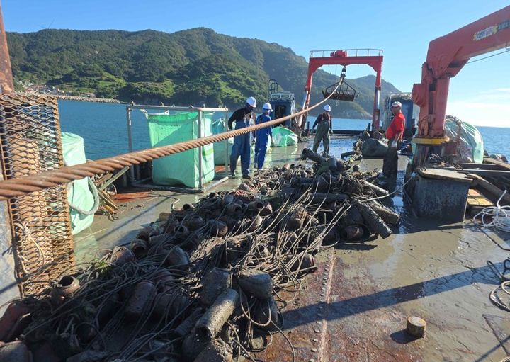 폐어구 수거 현장. (사진=한국어촌어항공단 제공) *재판매 및 DB 금지