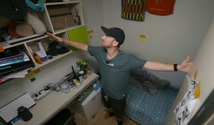 [뉴시스] 최근 구독자 655만명 규모의 미국 여행 유튜버가 최근 한국의 고시원을 찾은 영상을 공개해 누리꾼들의 관심을 끌고 있다. (사진=드류 빈스키 유튜브 캡처) *재판매 및 DB 금지